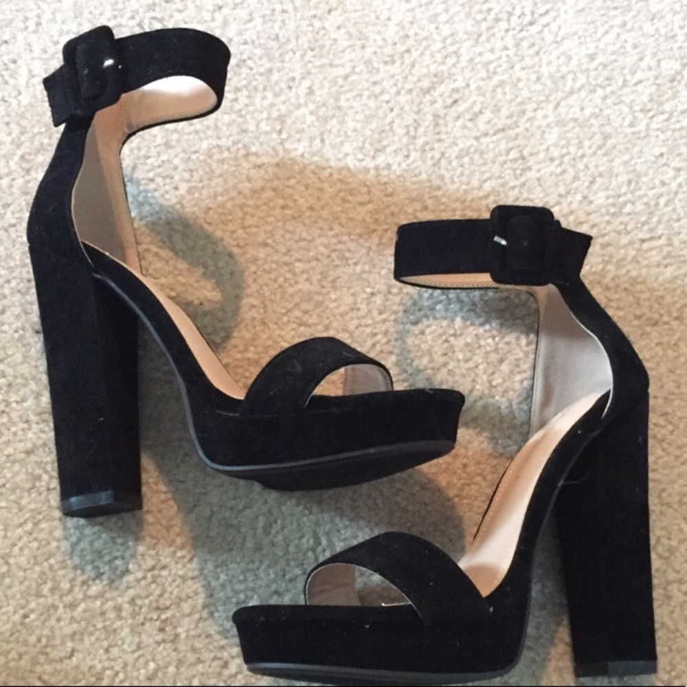 Shoe Republica Size 6.5 Black Strappy Heel Suede